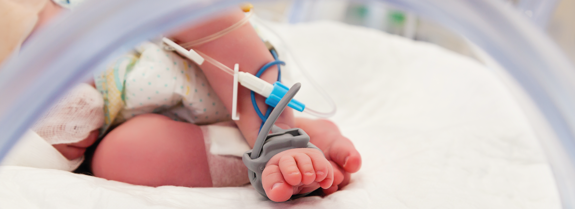 How to apply a disposable pulse oximeter on an infant