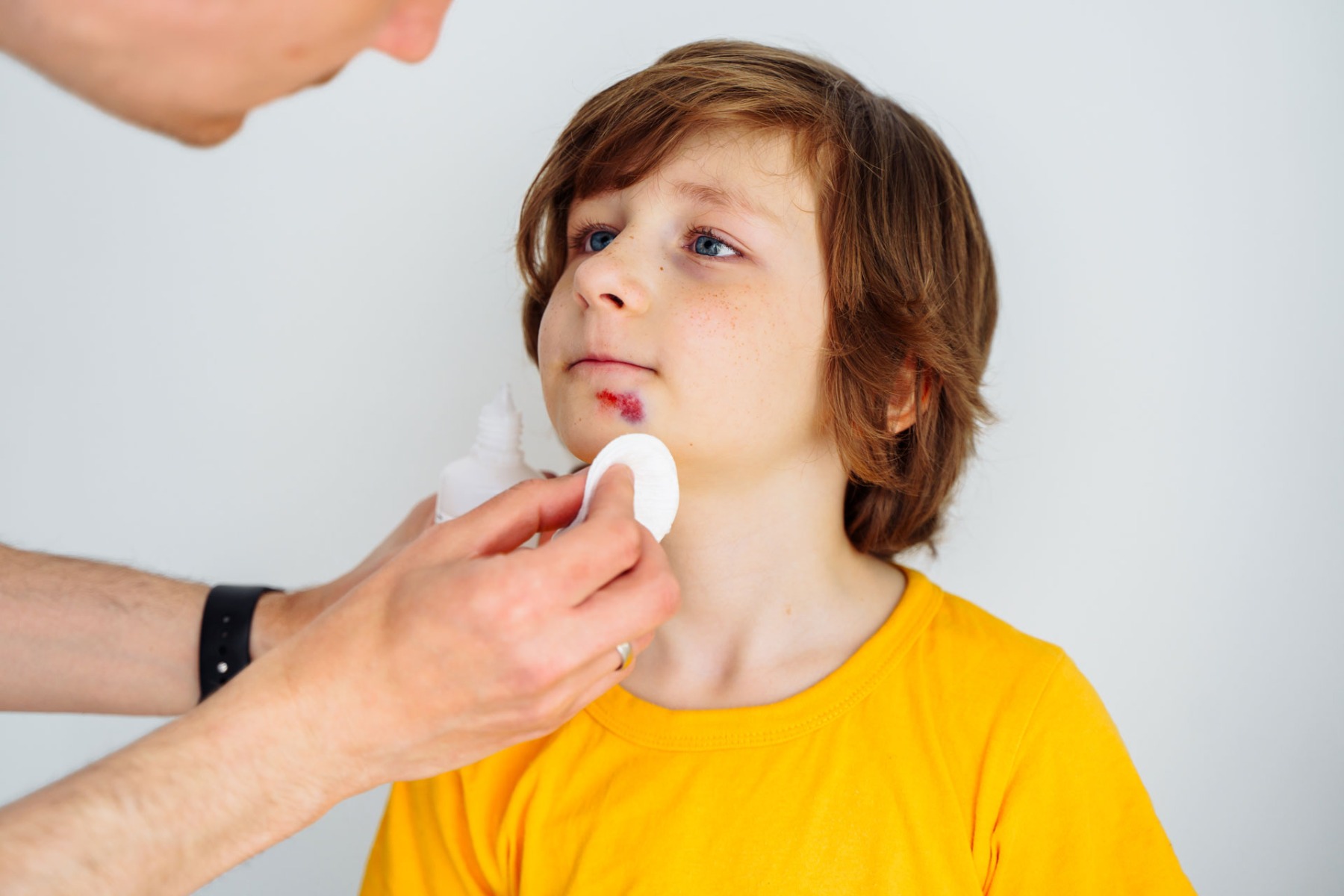 Cleaning a wound