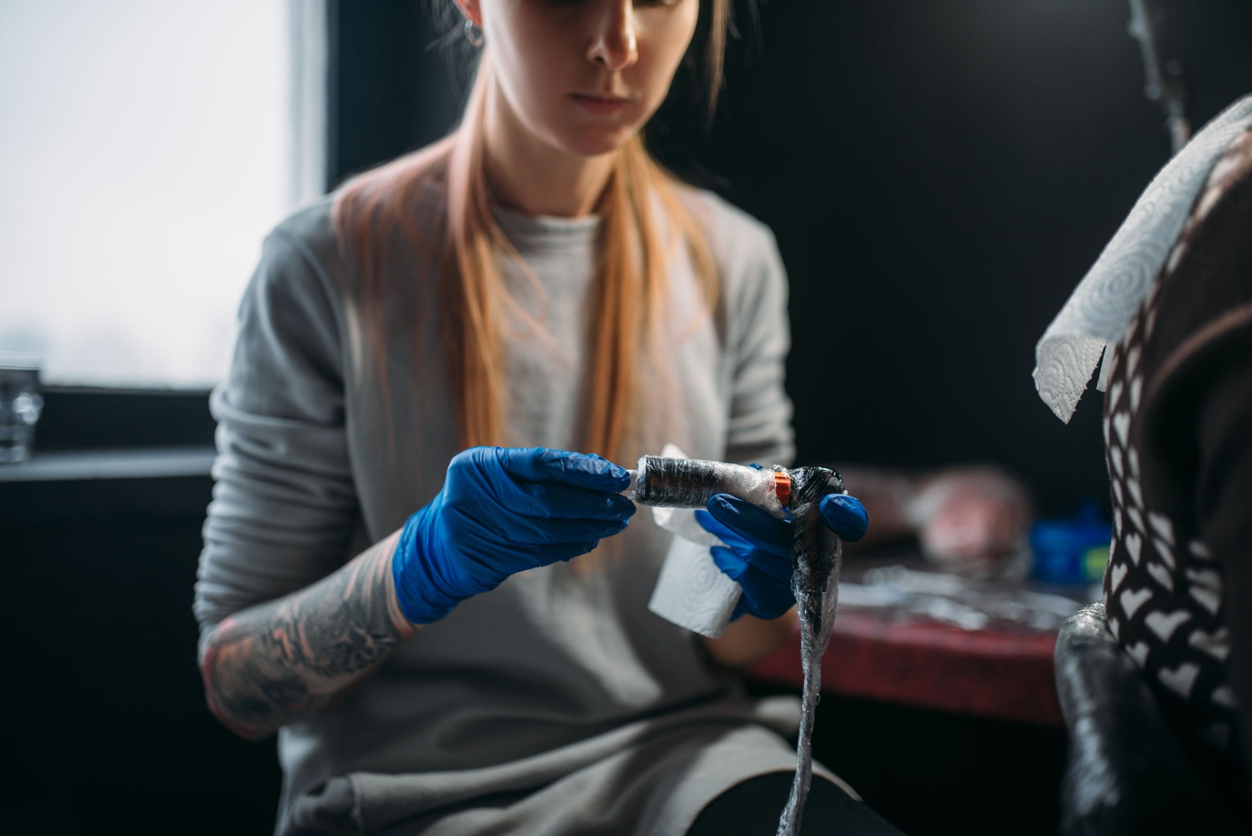 Tattoo artist holding tattoo machine