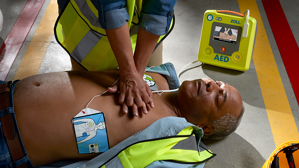 Zoll_REAl_CPR_hellp_pads_being_used_on_paitent_
